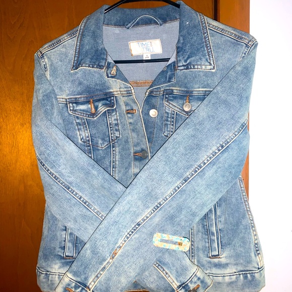 Light wash Jean jacket - Picture 2 of 4